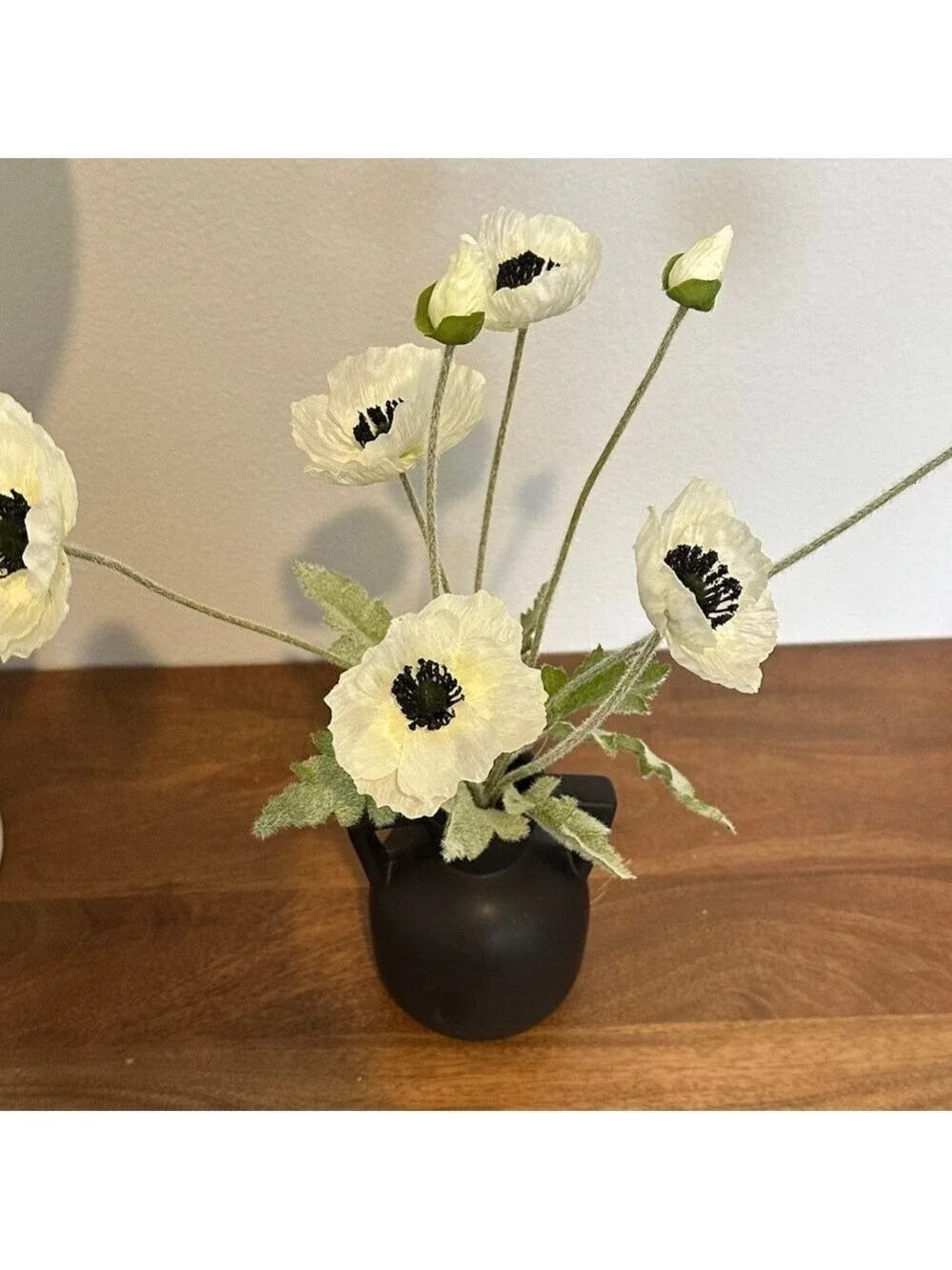 Elegant Black Vase with poppy White Flowers